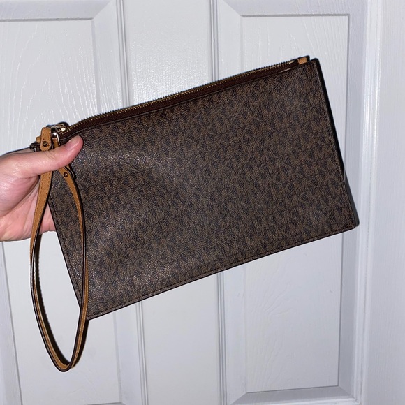 Michael Kors SET | Large Jet Set tote and matching wristlet - Picture 5 of 6